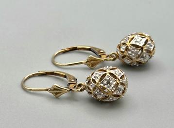 Vintage gouden design oorbellen met diamant. 2025/619. beschikbaar voor biedingen
