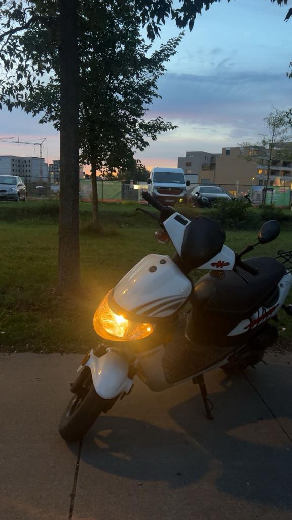 Keeway hurricane, Fietsen en Brommers, Brommeronderdelen | Scooters, Zo goed als nieuw, Ophalen