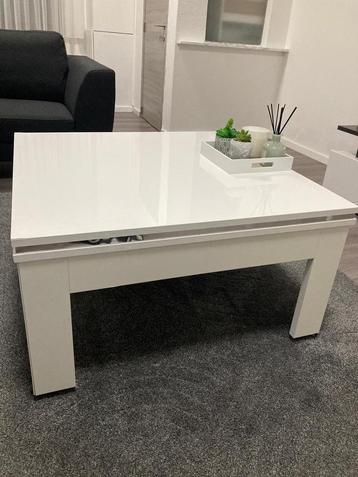 Salontafel hoogglans wit zeer nette staat 90x90x50cm hoog beschikbaar voor biedingen