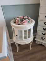 Oud theekastje, Enlèvement