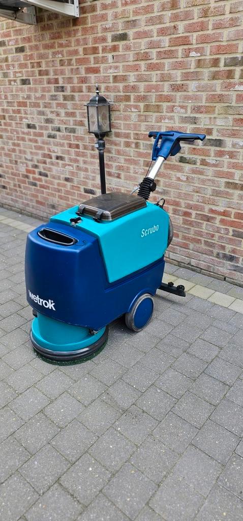 Wetrok Scrubo Professionele Schrobzuigmachine Nieuwe ACCU'S, Doe-het-zelf en Bouw, Reinigingsmachines, Zo goed als nieuw, Schrobmachine