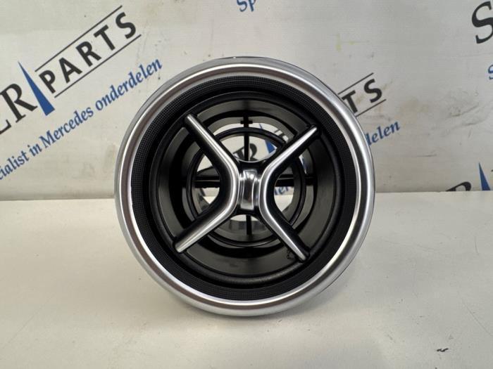 Grille aération tableau de bord d'un Mercedes GLA, Autos : Pièces & Accessoires, Tableau de bord & Interrupteurs, Mercedes-Benz