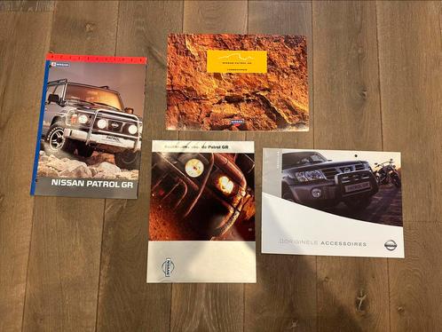 Lot originele Nissan toebehoren folders, Boeken, Auto's | Folders en Tijdschriften, Nissan, Ophalen of Verzenden
