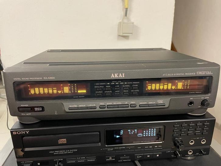 AKAI Graphic Equalizer EA-M830, Audio, Tv en Foto, Stereoketens, Zo goed als nieuw, Akai, Ophalen of Verzenden
