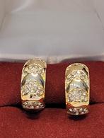 GOUDKLEURIGE OORBELLEN MET STEENTJES, Ophalen of Verzenden, Zo goed als nieuw, Goud, Met strass