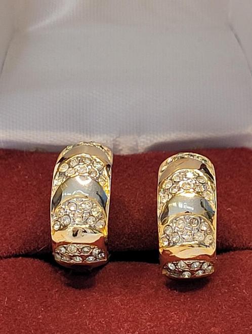 GOUDKLEURIGE OORBELLEN MET STEENTJES, Handtassen en Accessoires, Oorbellen, Zo goed als nieuw, Goud, Met strass, Ophalen of Verzenden