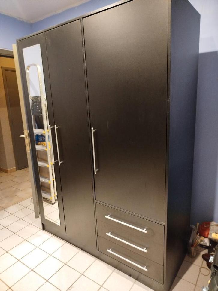 A donner Garde robe ton noir un miroir 3 portes, 3 tiroirs, Maison & Meubles, Armoires | Casiers, Enlèvement