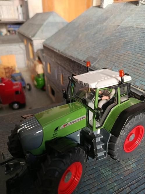 Fendt 926 Vario Siku Farmer+ met frontgewicht en chauffeur, Hobby en Vrije tijd, Modelauto's | 1:32, Zo goed als nieuw, Tractor of Landbouw