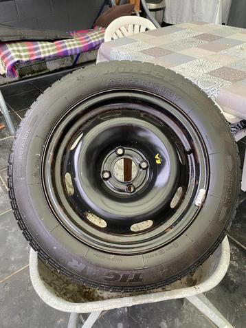 4 winterbandén + velg ( 185/65R15  ) beschikbaar voor biedingen
