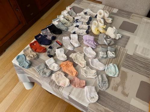 Lot de 34 paires de chaussons et chaussettes enfants, Kinderen en Baby's, Kinderkleding | Schoenen en Sokken, Gebruikt, Sokken