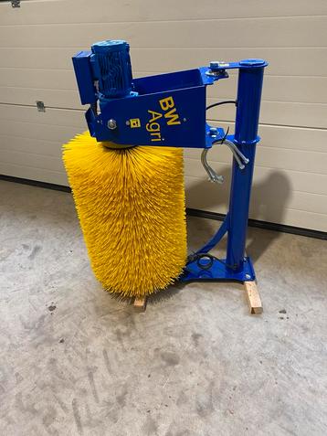 Nieuwe koeborstel bw agri  beschikbaar voor biedingen