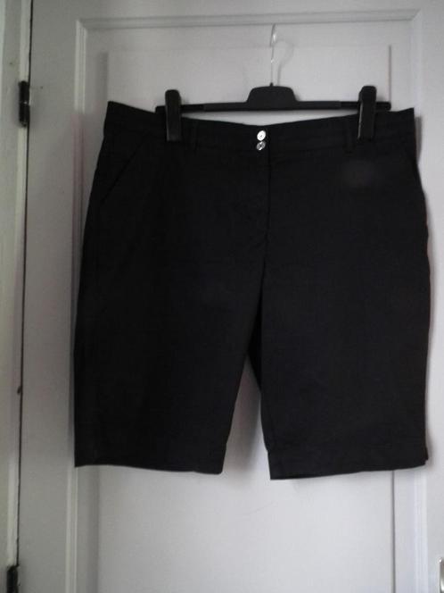 Zwarte shorts voor dames. Maat 48/50. Canada C&A comfortabel, Kleding | Dames, Broeken en Pantalons, Zo goed als nieuw, Maat 46/48 (XL) of groter