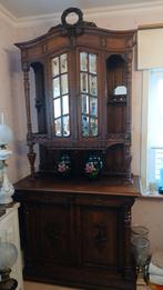 Antiek eetplaats 2 kasten 4 stoelen en tafel in goede staat, Ophalen