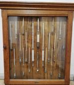 Vitrinekast met hydrometers, Jules Reynkens (1920–1930), Antiek en Kunst, Kunst | Overige Kunst, Ophalen