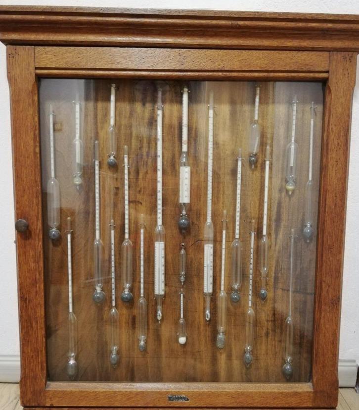 Vitrinekast met hydrometers, Jules Reynkens (1920–1930), Antiek en Kunst, Kunst | Overige Kunst, Ophalen