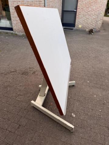 Tekentafel 105 x 75 beschikbaar voor biedingen