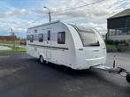 Adria Adora 573 PT met mover, airco, voortent XL én luifel, Caravans en Kamperen, Dwars-stapelbed, Rondzit, 7 tot 8 meter, Airco