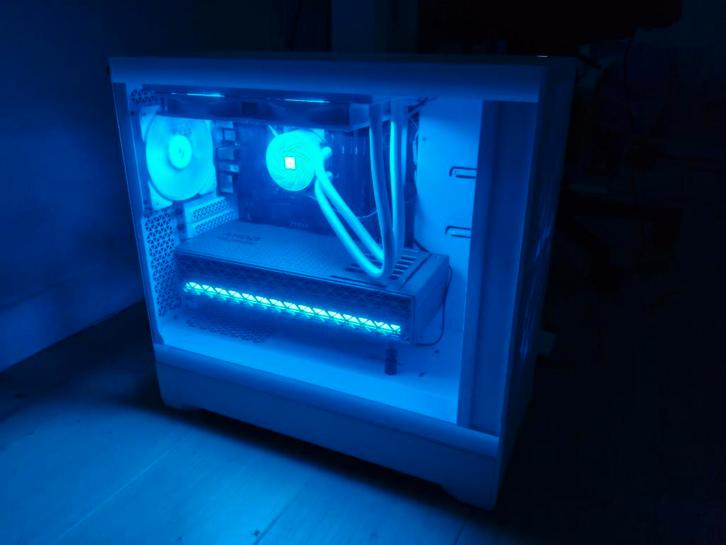 Gaming PC - RX 9070 16GB GDDR6 - AMD Ryzen 5 9600X, Computers en Software, Desktop Pc's, Zo goed als nieuw, 4 Ghz of meer, SSD