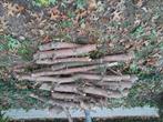 Stapeltje sparrenhout gratis mee te nemen., Ophalen