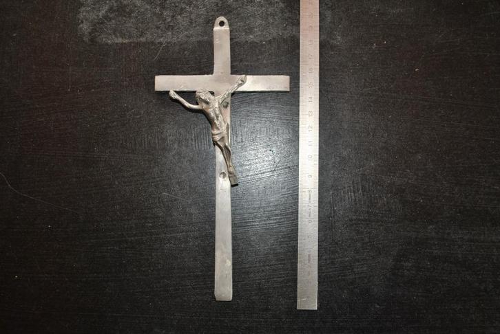Tinnen kruisbeeld Christus aan het kruis 92% 19,5 cm 105 g, Antiek en Kunst, Antiek | Religieuze voorwerpen, Ophalen of Verzenden