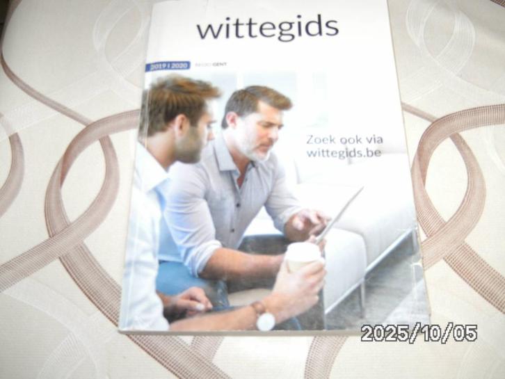 Een witte-en gele telefoongids in één gids, Boeken, Overige Boeken, Zo goed als nieuw, Ophalen of Verzenden