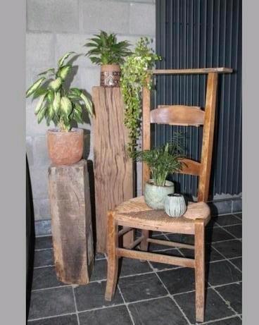 Originele vintage retro houten kerkstoel met rieten zitting, Huis en Inrichting, Stoelen, Gebruikt, Ophalen of Verzenden