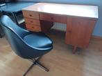 houten bureau (met glasplaat) + stoel, Ophalen, Gebruikt, Bureau