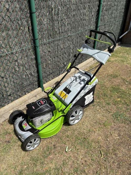 Grasmaaier Central park op benzine en zelftrekker., Tuin en Terras, Grasmaaiers, Gebruikt, Benzine-grasmaaier, 40 t/m 49 cm, Cirkelmaaier