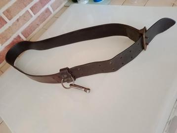 bruine leren riem  beschikbaar voor biedingen