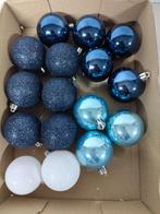 Blauw en witte kerstbollen. 16 stuks., Ophalen, Zo goed als nieuw