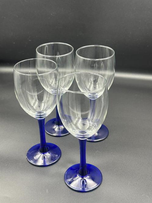 Set van 4 Vintage Wijnglazen – Blauwe Voet, Verzamelen, Glas en Drinkglazen, Zo goed als nieuw, Overige typen, Verzenden