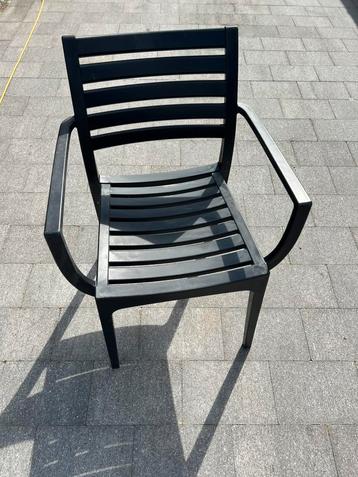 Stevige tuin/horecastoelen beschikbaar voor biedingen