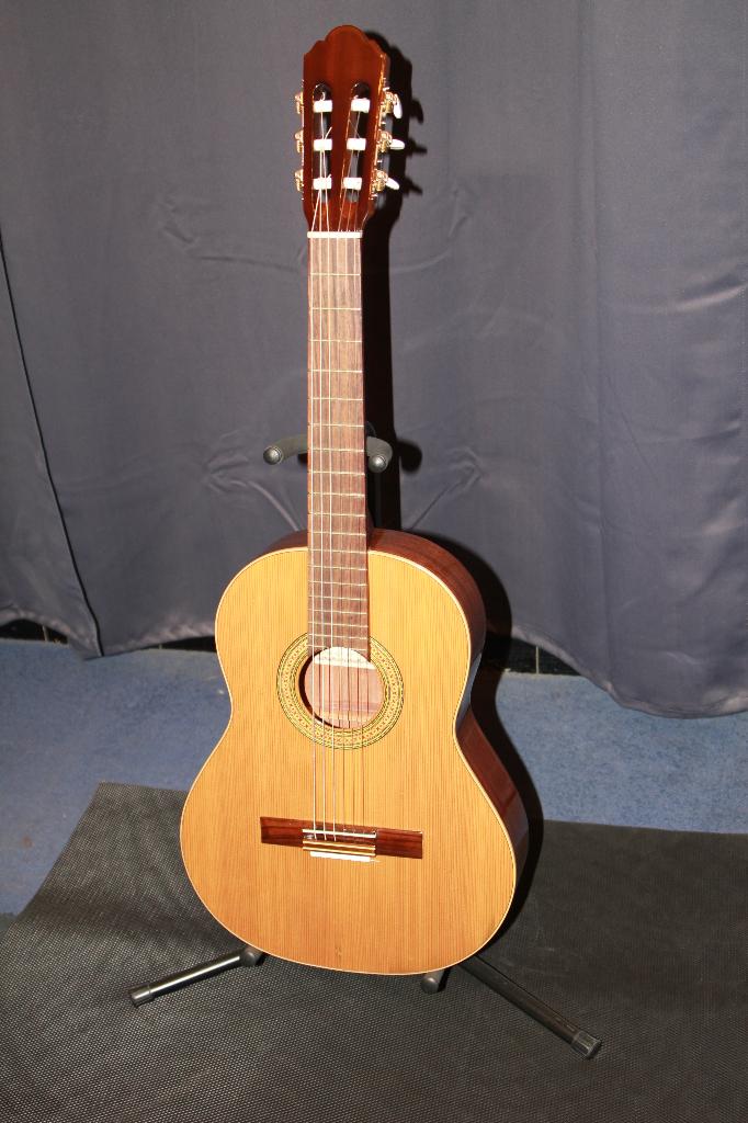 KLASSIEKE AKOESTISCHE GITAAR ALHAMBRA 1P - 3/4, Muziek en Instrumenten, Snaarinstrumenten | Gitaren | Akoestisch, Ophalen, Zo goed als nieuw