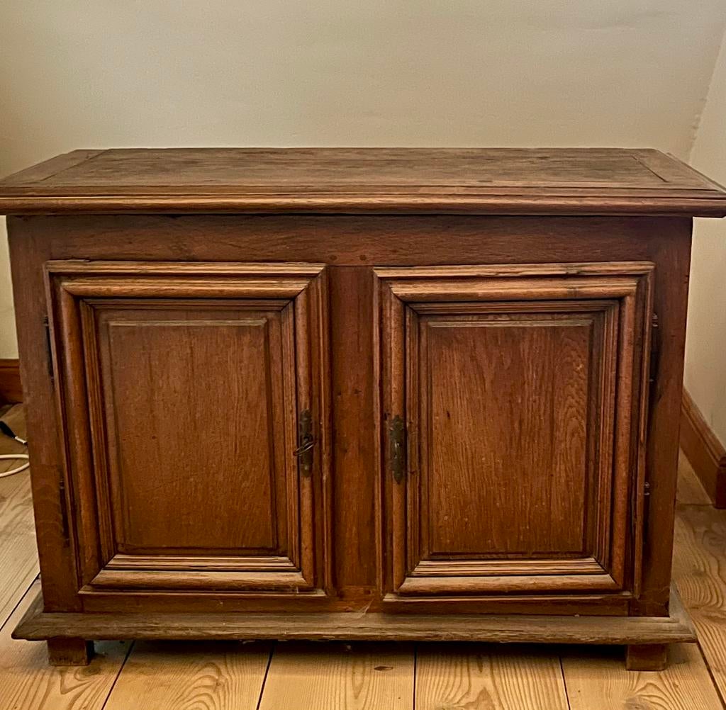 Mooie lage antieke kast, Huis en Inrichting, Ophalen, Gebruikt, Met plank(en)