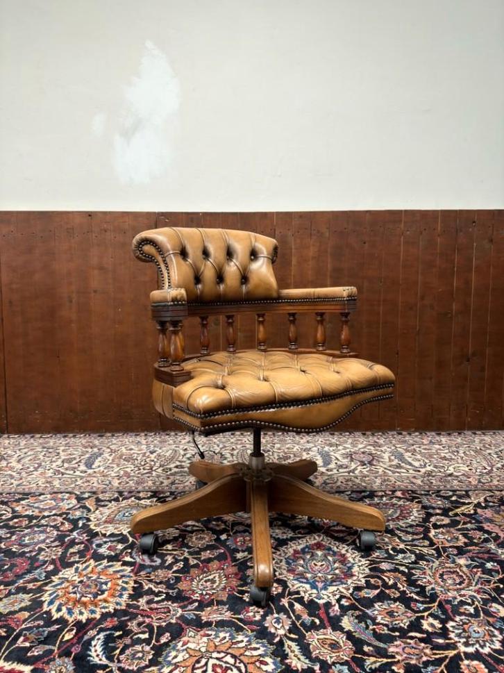 Klassiek Engels Chesterfield Bureaustoel, Antiquités & Art, Antiquités | Bureau & Affaires, Enlèvement
