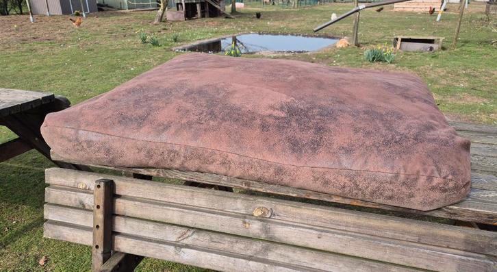 Groot zacht hondenkussen suède look Brussel Geel Putte, Dieren en Toebehoren, Hondenmanden, Zo goed als nieuw, Ophalen of Verzenden