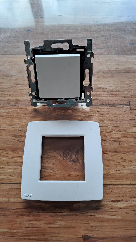 Interrupteur bidirectionnel Niko, Bricolage & Construction, Électricité & Câbles, Enlèvement, Utilisé, Interrupteur