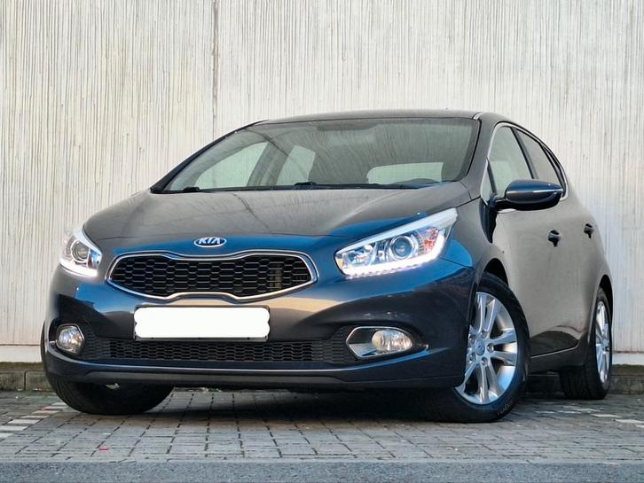 KIA Ceed 1.6CRDi /Airco/EURO 5B/ 2012/Carnet/LED/BLUETOOTH, Autos, Kia, Entreprise, (Pro) Cee d, Bluetooth, Isofix, Radio, Diesel