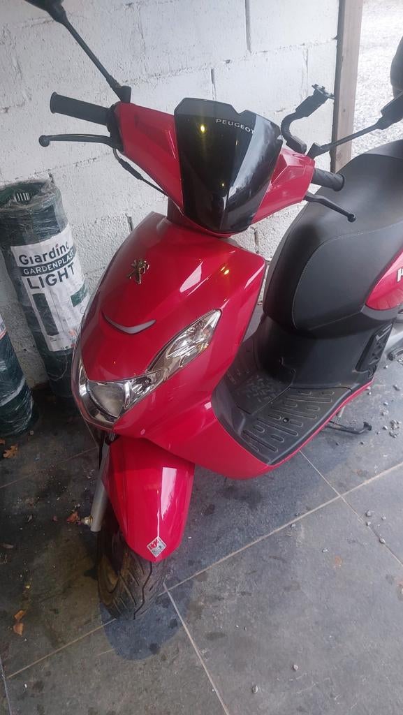 kisbee rouge, Comme neuf, Enlèvement, Essence, Peugeot