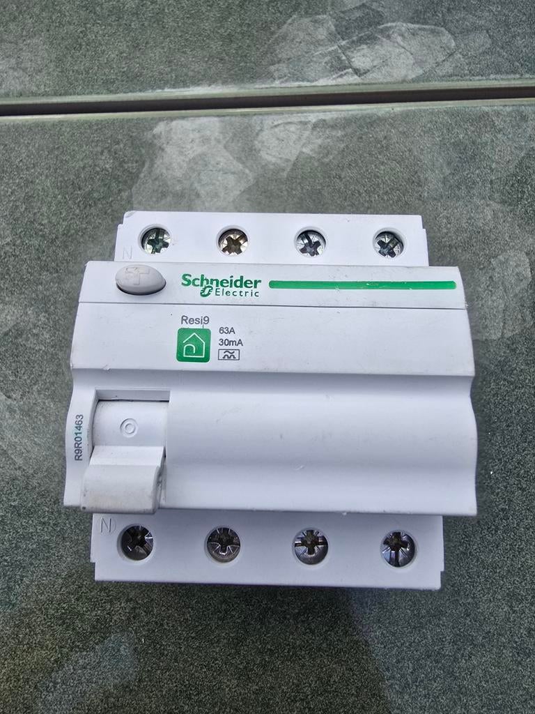 Schneider differentieel 4P 63A 30mA – aardlekschakelaar 3-fa, Doe-het-zelf en Bouw, Ophalen of Verzenden, Schakelaar