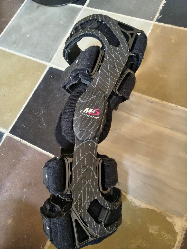 M4s comfort kniebrace, Ophalen