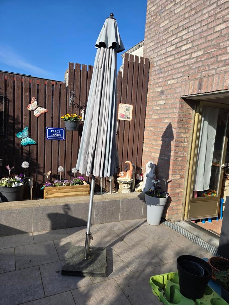 Parasol avec pied, Enlèvement