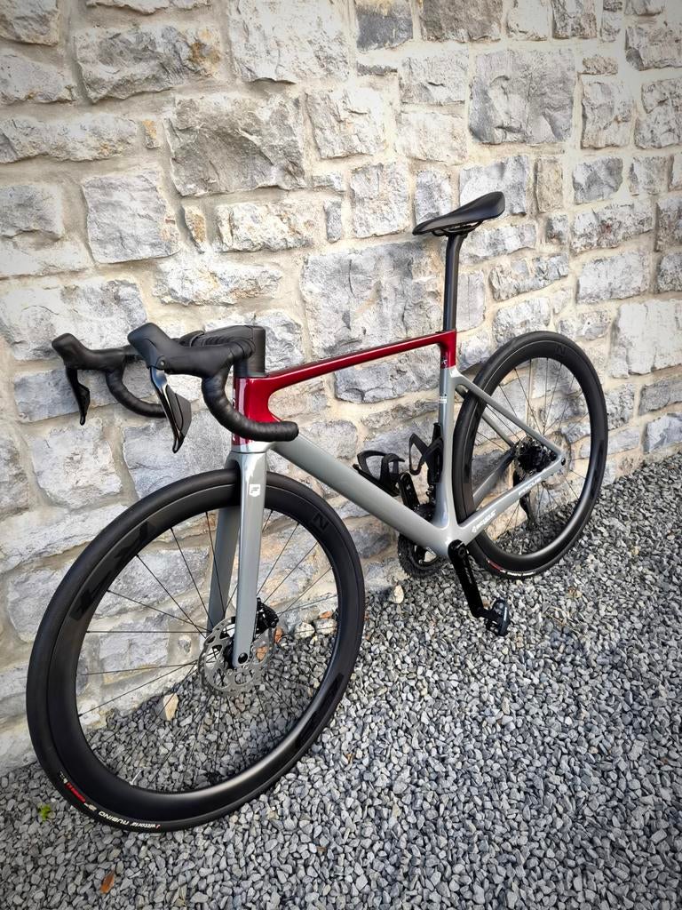 Focus Izalco Max 8.9 /Di2/Roues Carbone/NEUF!!!