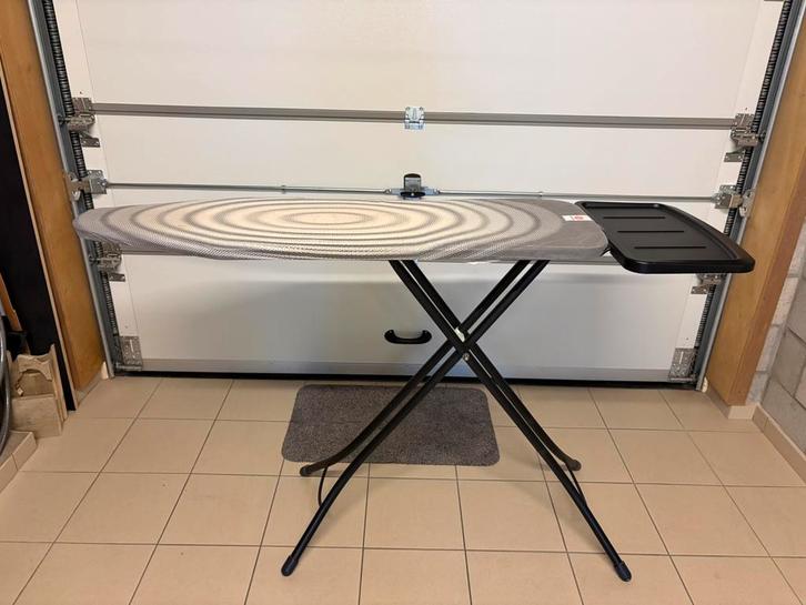 Strijkplank brabantia GOED BOD=WEG 👍🙂💪, Elektronische apparatuur, Strijkijzers en Strijkplanken, Gebruikt, Ophalen