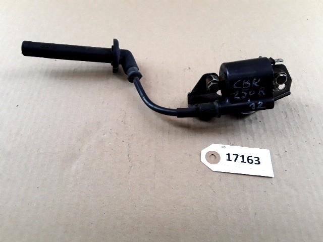 CBR250R 2011 - 2013 Honda Bobijn bougiekop D1-29166