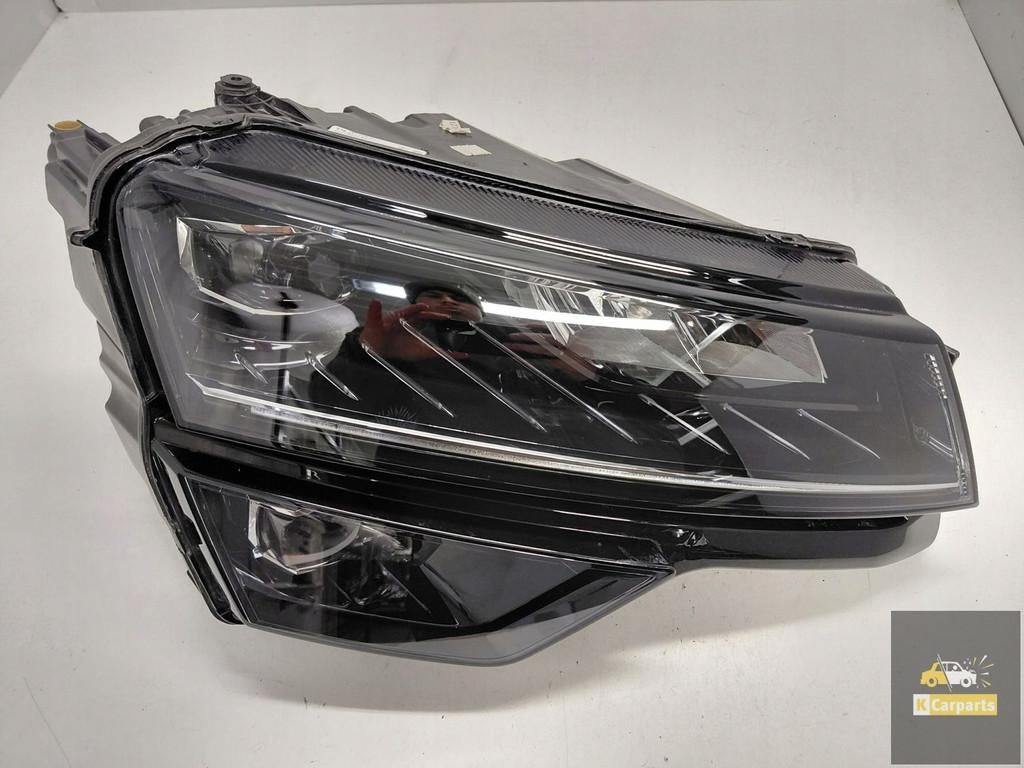 57B941016D, Skoda Karoq Lampe Full LED droite, Infoline@skoda-auto.cz, Tr. Vaclava Klementa 869
293 01  Mlada Boleslav, CZ, Utilisé