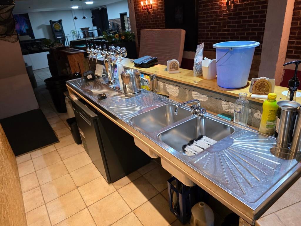 Bar complet pompe, beer cooler, évier, frigos fut etc..., Ophalen, Gebruikt, Barinrichting