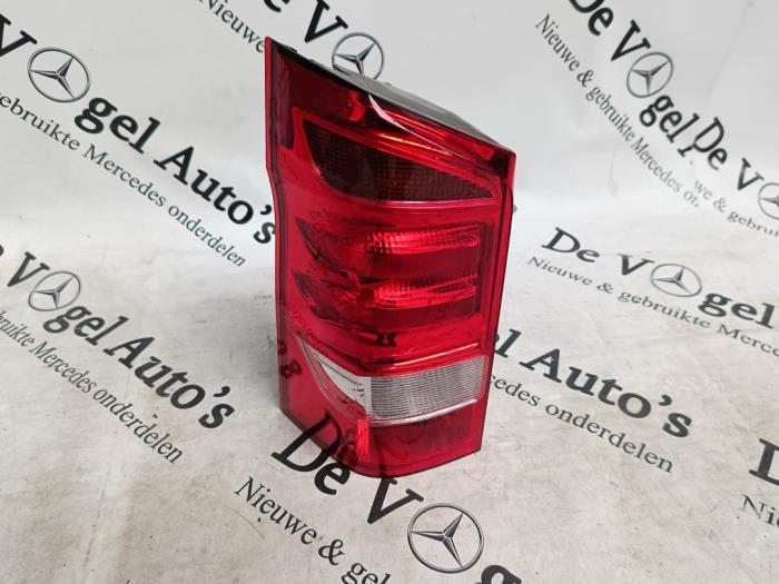 Feu arrière gauche d'un Mercedes Vito, Autos : Pièces & Accessoires, Éclairage, Mercedes-Benz, Utilisé, 3 mois de garantie, Enlèvement ou Envoi