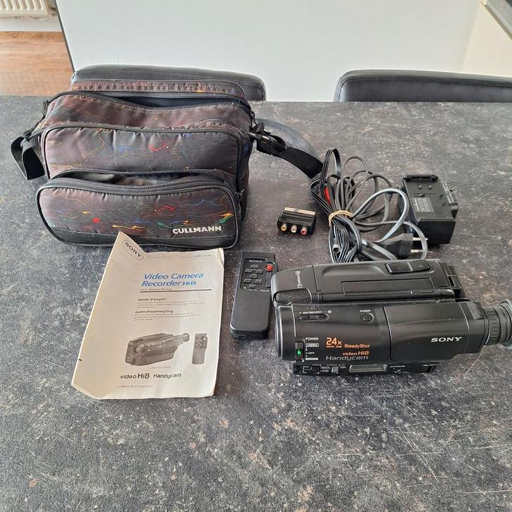 Caméscope portable Sony CCD-TR750E, TV, Hi-fi & Vidéo, Caméscopes analogiques, Enlèvement ou Envoi