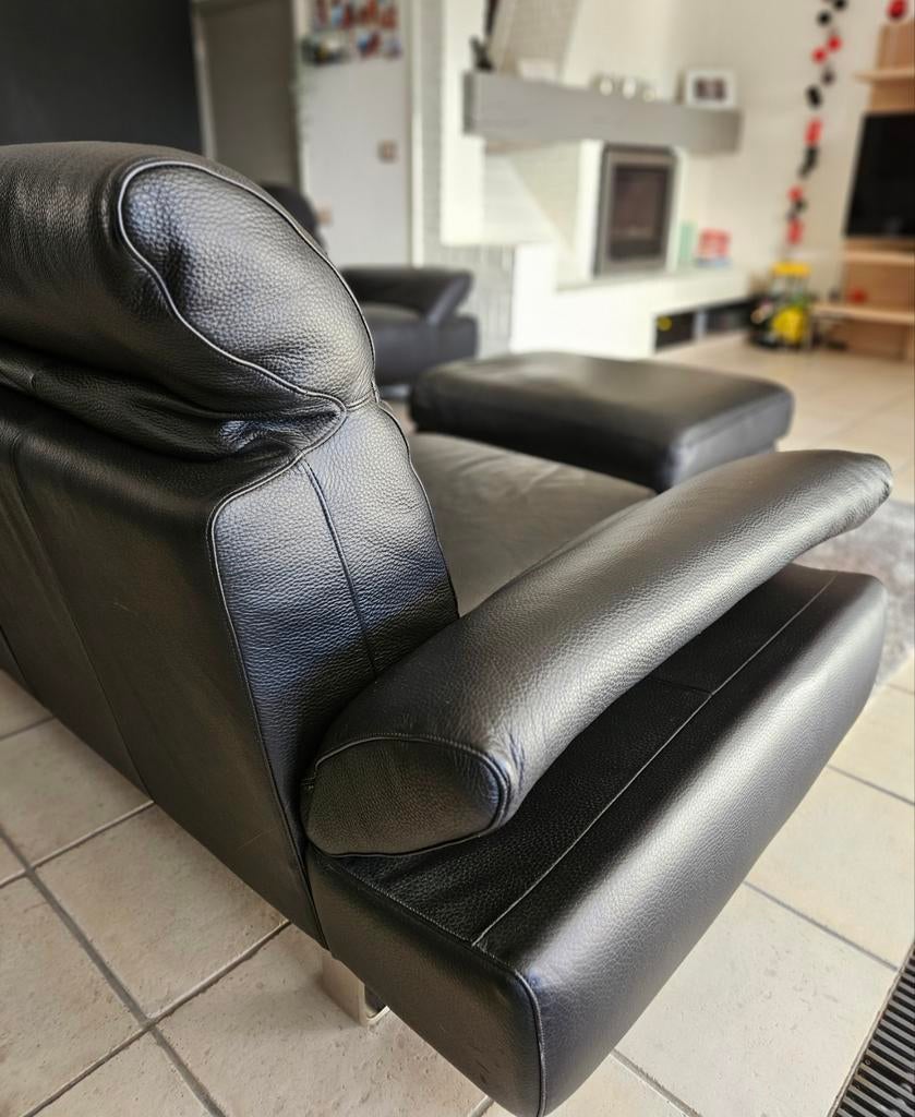 Twee zwarte zetels en één poef van Italsofa (leder), Enlèvement